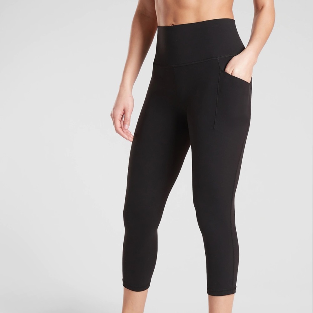 Athleta Salutation Stash Pocket II Capri
